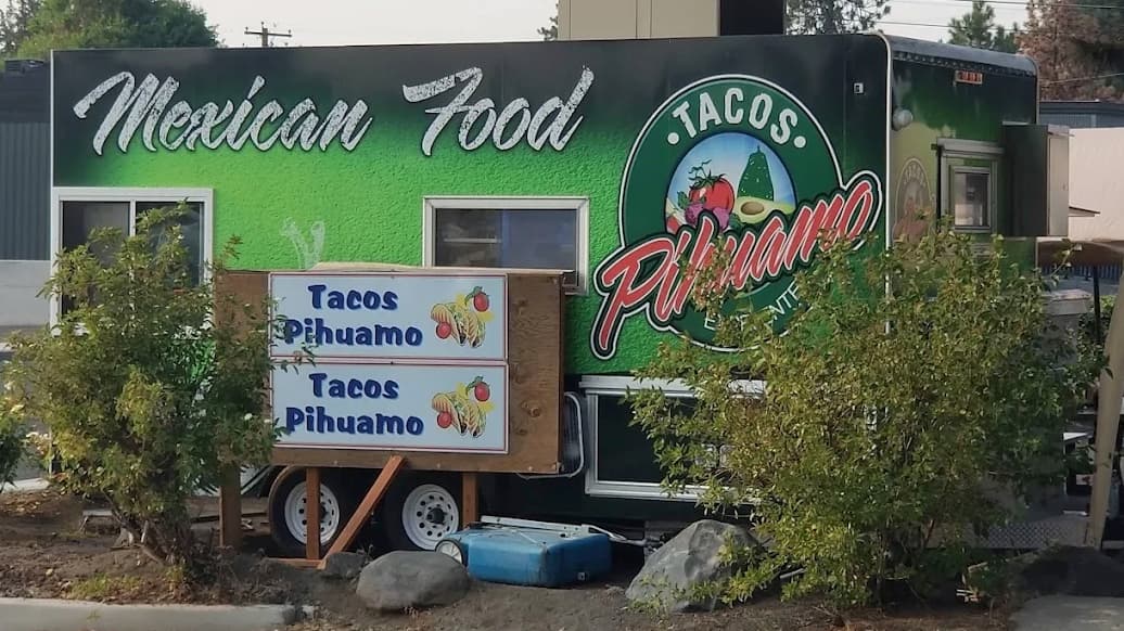 Tacos Pihuamo food truck in Bend, Oregon.